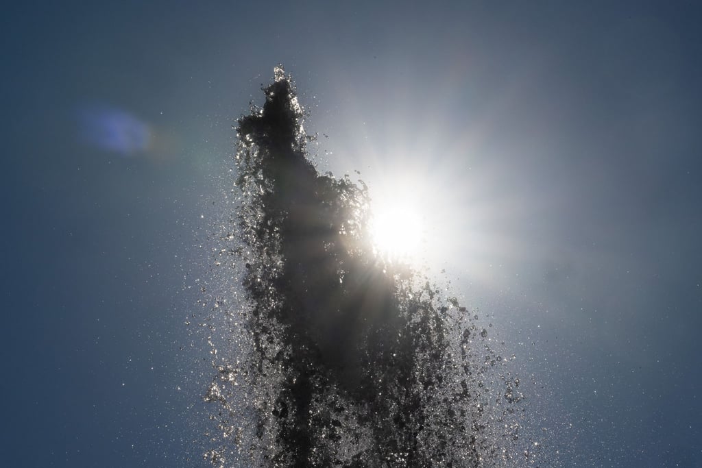 Die Ableitung des Wassers verhinderte eine Überflutung der kleinen Ortschaft. (Symbolbild)