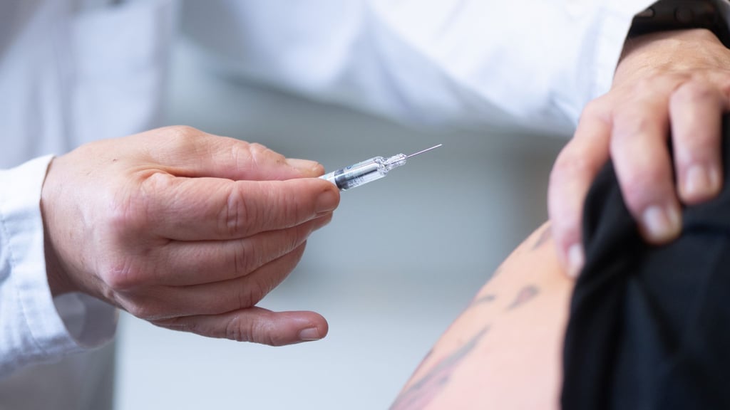 In Sachsen wurden vier Prozent der mutmaßlichen Corona-Impfschäden anerkannt (Symbolbild).