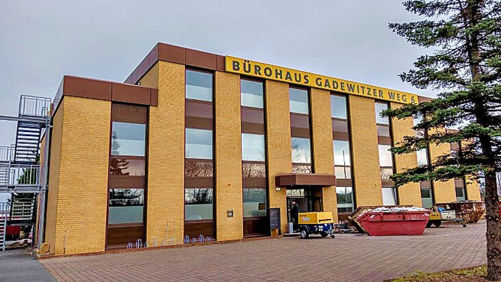Auf die Gräfenhainichener Geflüchtetenunterkunft im Bürohaus Gadewitzer Weg wurden in der Vergangenheit mehrere Anschläge verübt.