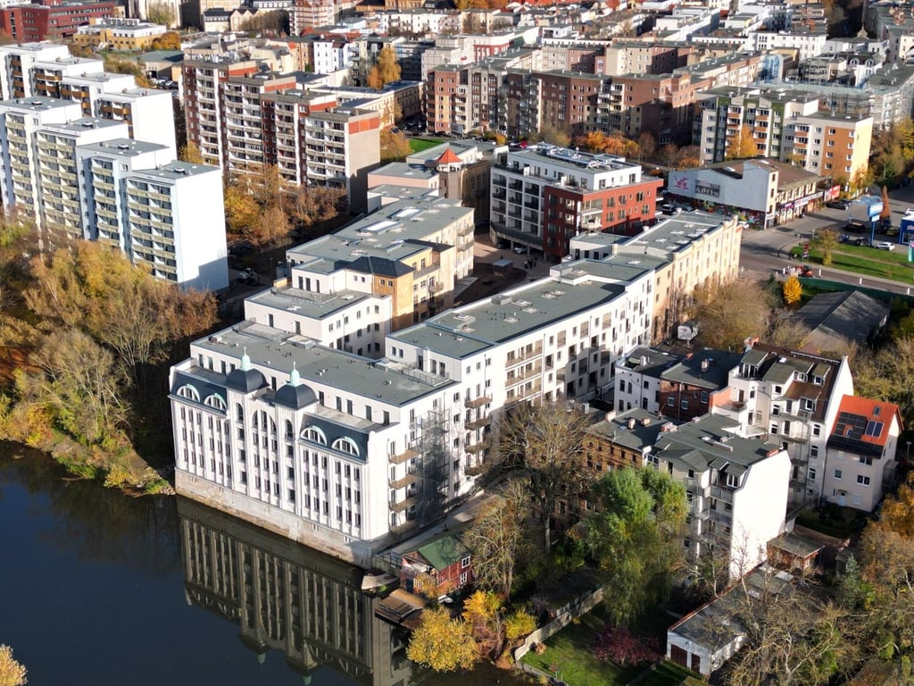 Direkt an der Saale: Die alte Freyberg-Brauerei ist zum Wohnquartier geworden.