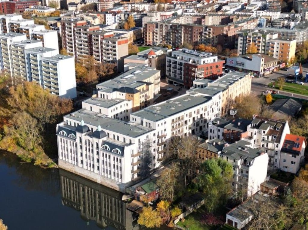 Direkt an der Saale: Die alte Freyberg-Brauerei ist zum Wohnquartier geworden.