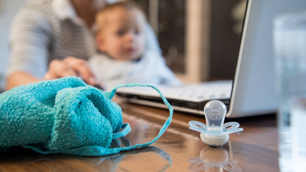 Auf der Webseite der Bundesagentur für Arbeit gibt es eine praktische Übersicht, wann das Kindergeld ausgezahlt wird.