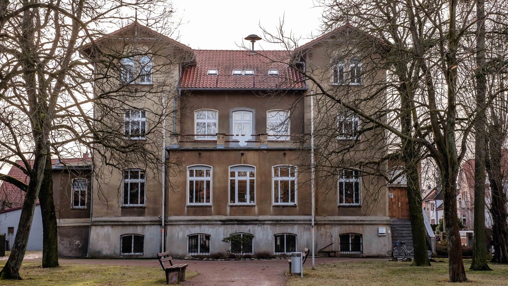 Auch Oranienbaum-Wörlitz - hier das Rathaus der Barockstadt Oranienbaum - erhält Mittel aus dem Sondervermögen des Bundes.