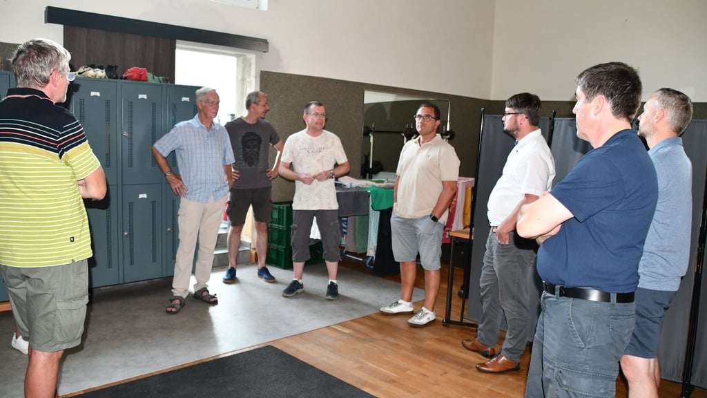 Der Bauauschuss hat sich im Sommer  in Warnau den "Treff" angesehen. Der SSV Havelwinkel Warnau möchte die Sportstätte sanieren.  