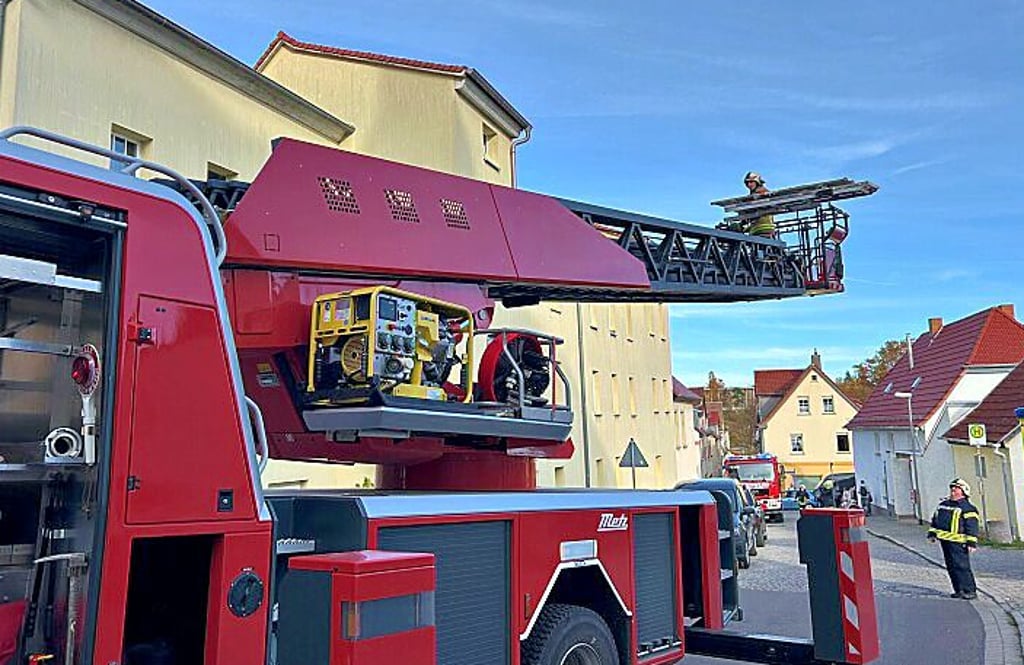 Eine Personenrettung führte am Mittwoch in Bad Kösen zu erheblichen Verkehrsbehinderungen.
