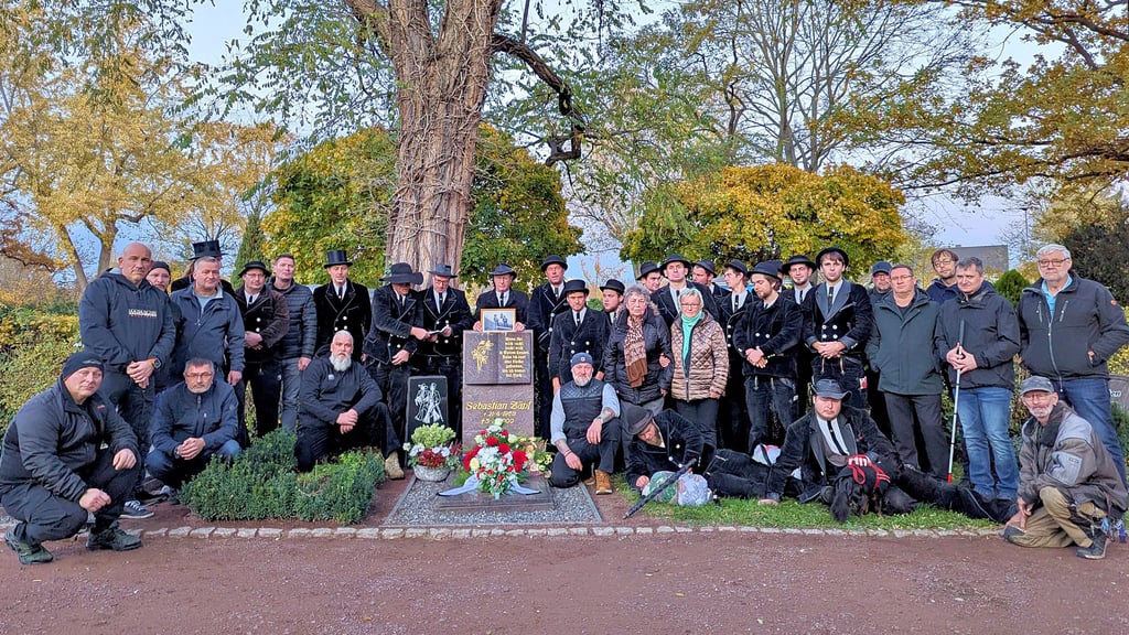 Jedes Jahr gedenken Angehörige Sebastian Zäpf und Kay Schumann. Zum 25. Todestag hatten sie Zunftbrüder aus ganz Deutschland eingeladen.