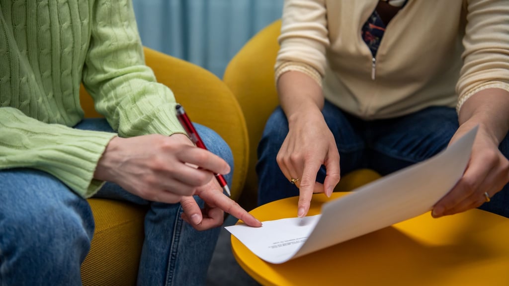 Unbedingt zu empfehlen: Ein schriftlicher Arbeitsvertrag bringt Klarheit für alle Beteiligten.