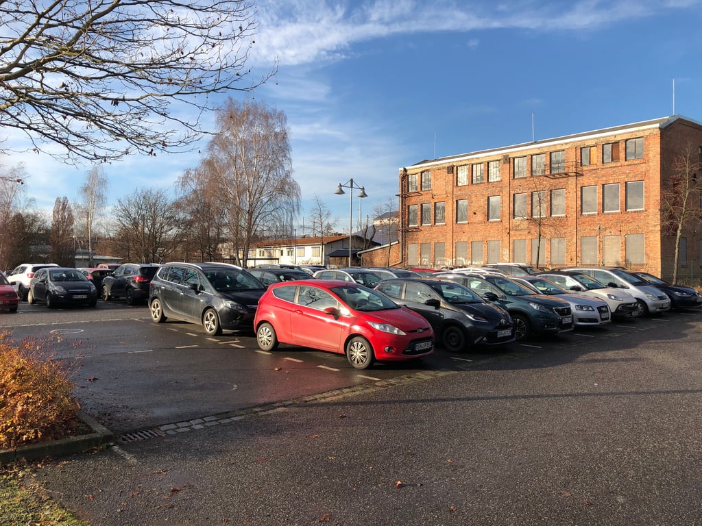 Blick auf den bisherigen Parkplatz am Bonnhöfchen in Sangerhausen. Er wird nun erweitert.