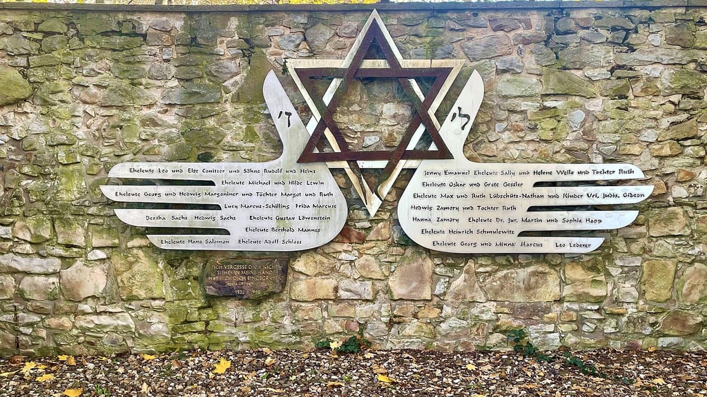 Das Mahnmal heute: Es besticht nicht durch seine Größe, sondern durch seine Ausstrahlung. „Es ist eine Würde der Stadt, eine Bürde zu tragen“, soll Nikolaj Tschalamoff zur Übergabe gesagt haben.