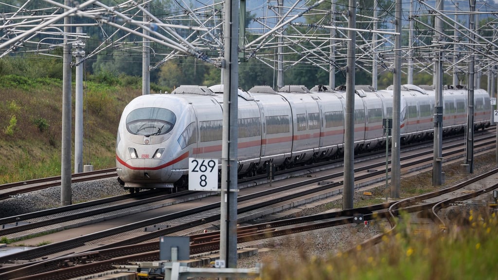 Züge zwischen europäischen Metropolen sollen künftig deutlich schneller fahren können. (Archivbild)