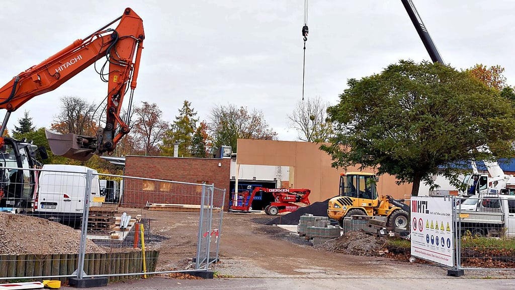 Der neue Penny-Markt am Wasserturm in Köthen steht kurz vor der Eröffnung. Was Kundinnen und Kunden erwartet.