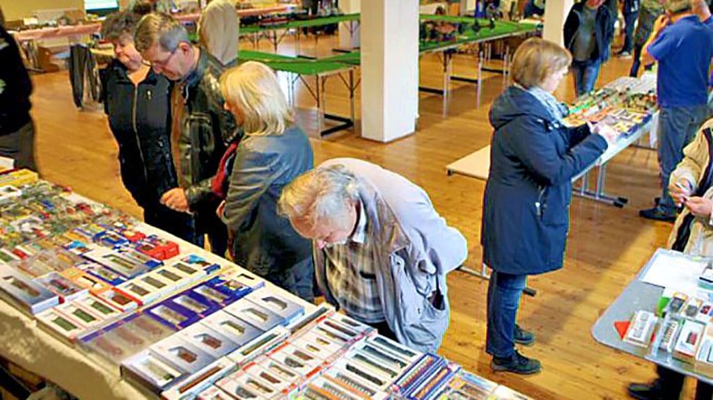 Händler und Sammler in der Scheune in Mößlitz