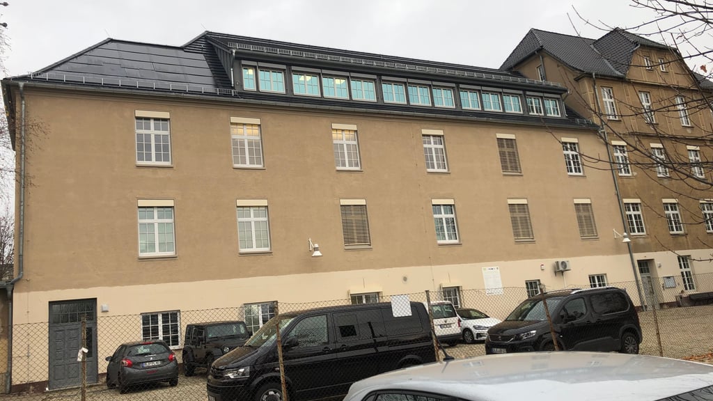 Seinerzeit im Rahmen eines EU-Förderprogramms in der damaligen Studienstadt Quedlinburg entstanden: die Photovoltaik-Anlage auf dem Dach des Verwaltungsgebäudes Halberstädter Straße 45.