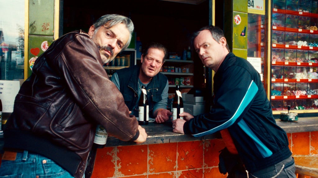 An der Theke wird gequatscht.