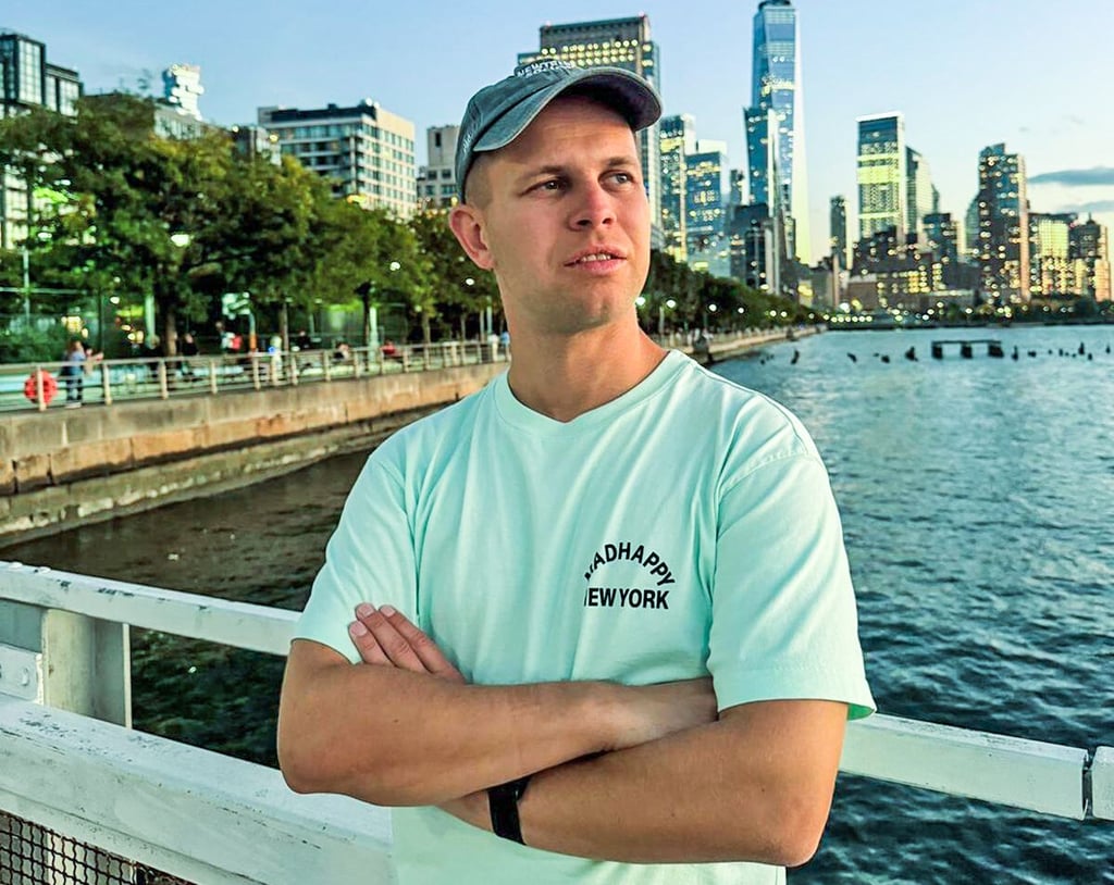  Benjamin Diedering vor der Kulisse New Yorks