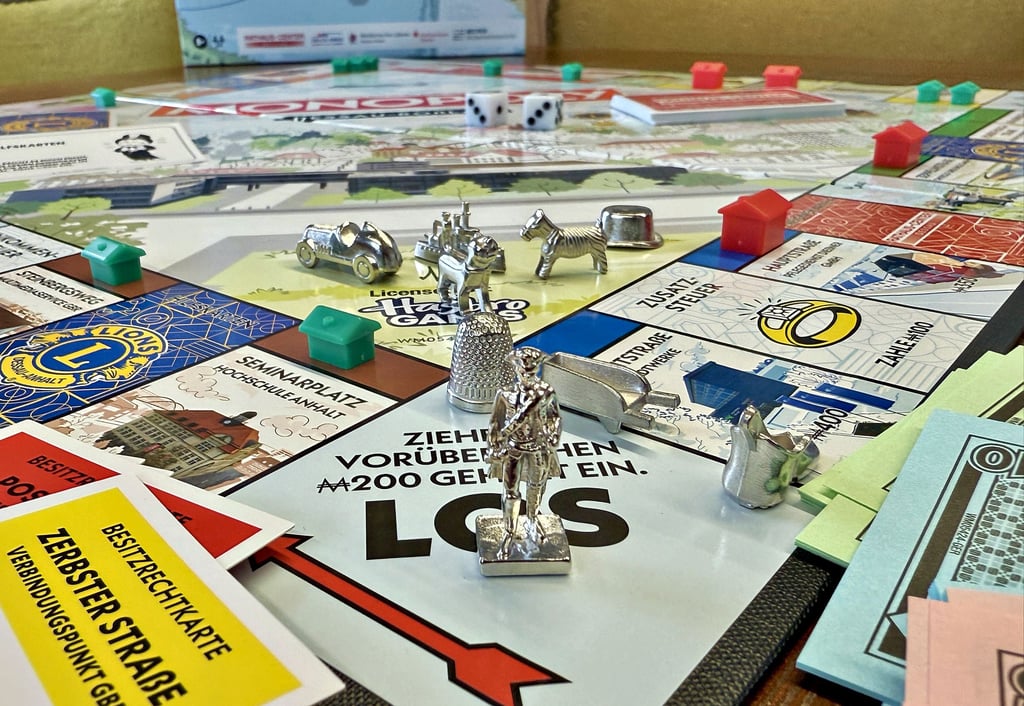 Die Dessau-Edition des berühmten Spiels Monopoly ist da. Die Reaktionen sind gemischt.