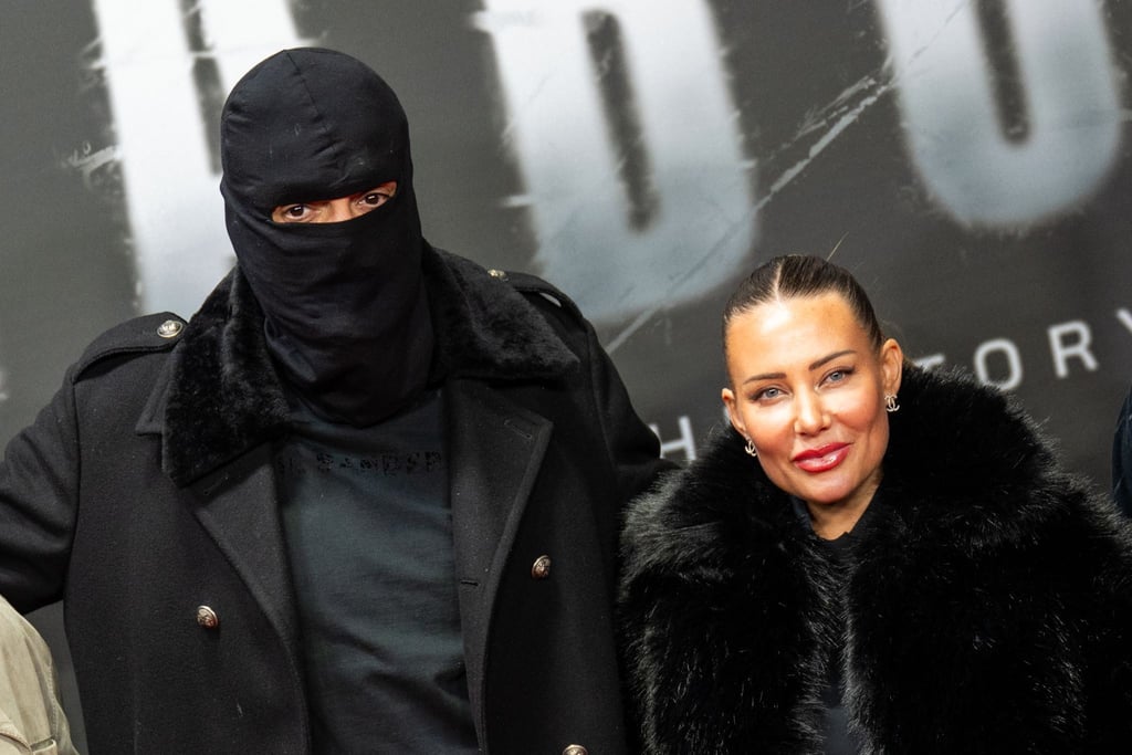 Haftbefehl (bürgerlich Aykut Anhan und hier verhüllt) besucht mit seiner Frau Nina Anhan eine Kinoaufführung der Dokumentation „Babo - Die Haftbefehl-Story“ in Berlin. (Archivbild)