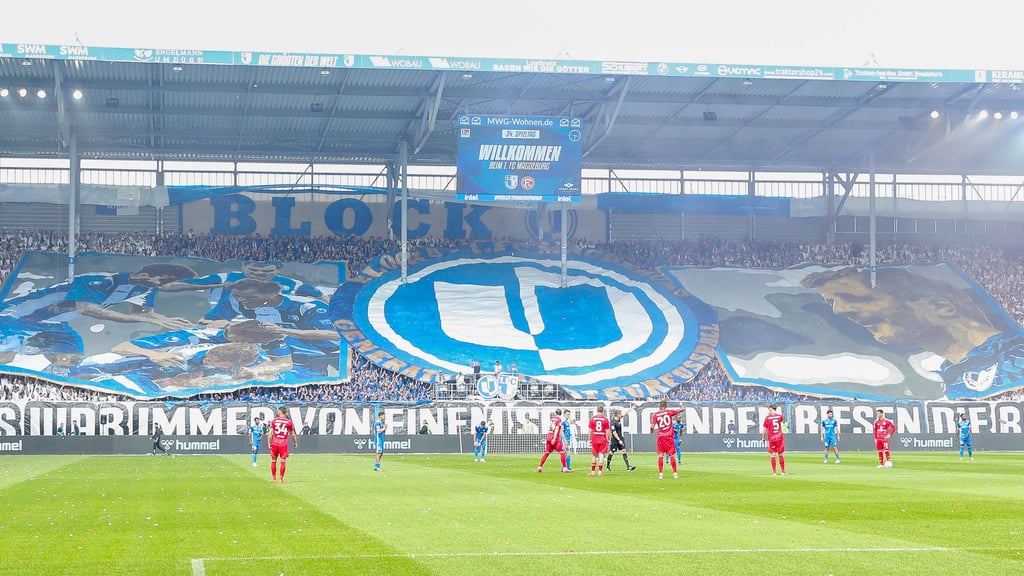 Choreografie der aktiven Fanszene vom 1. FC Magdeburg beim Spiel gegen Fortuna Düsseldorf im Mai 2025.