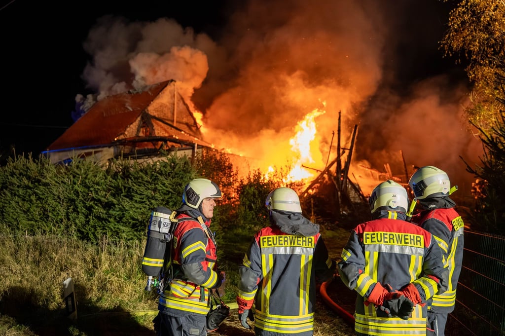 Das Feuer war zunächst in einem Anbau des Hauses ausgebrochen.