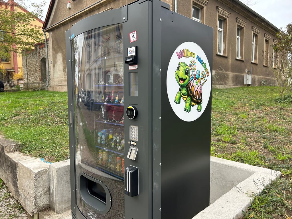 In Magdeburg-Salbke sorgt ein Snack-Automat für Ärger unter Eltern. 