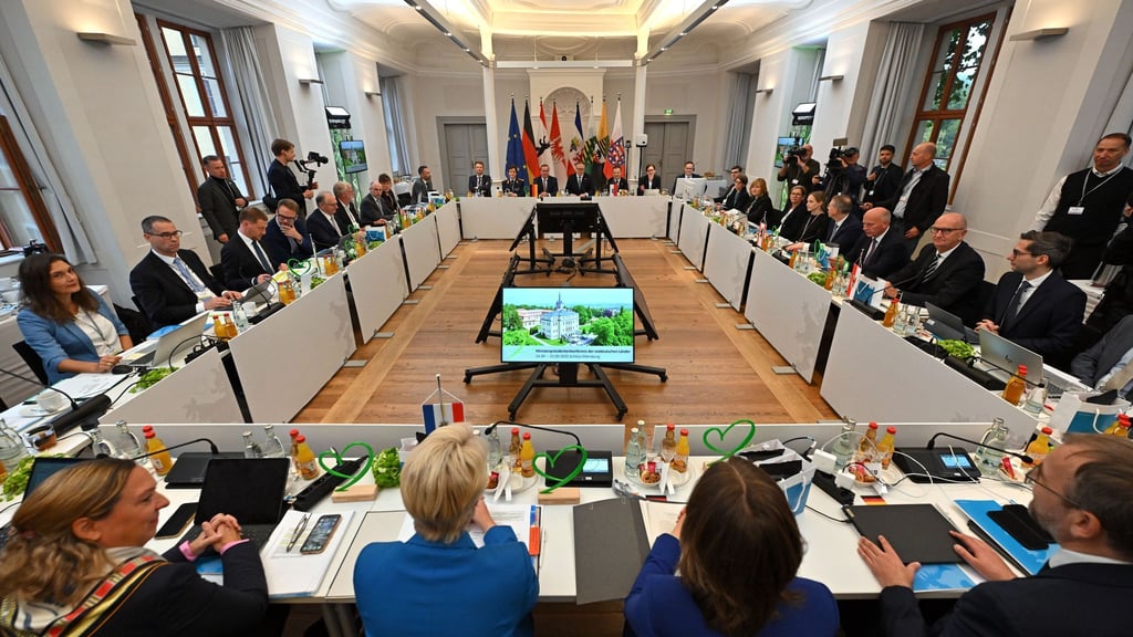 Die Regierungschefs und die Ministerpräsidentin der ostdeutschen Bundesländer wollen in Brüssel ihre Standpunkte klarmachen - etwa wie in Zukunft EU-Geld in die Regionen verteilt werden soll. (Archivbild)