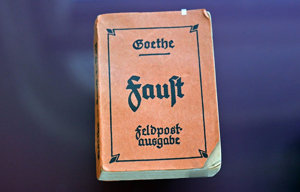 Für die einen ungebrochen wichtig, für die anderen ein Schul-Trauma: Goethes „Faust“ ist in immer weniger Bundesländern Pflichtlektüre in der Schule. (Symbolbild)