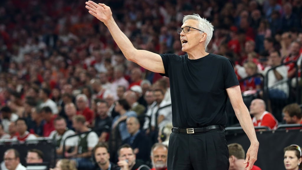 Bayern-Trainer Gordon Herbert gewann mit seinem Team auch bei Paris Basketball. (Archivbild)