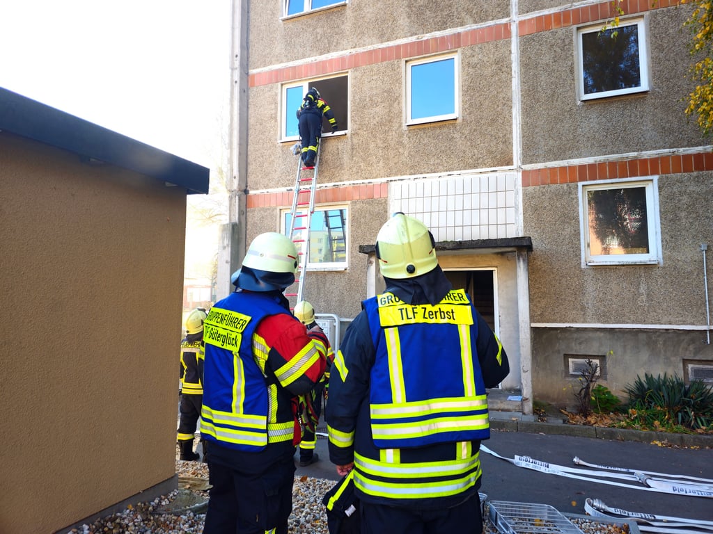 Am Breitestein in Zerbst hat ein Topf auf dem eingeschalteten Herd gleich drei Feuerwehren auf den Plan gerufen.