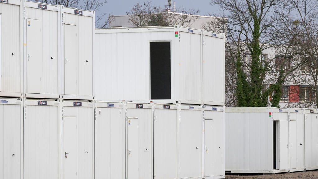 In Dresden werden Wohncontainer für Flüchtlinge abgebaut, weil der Bedarf zurückgeht. (Archivbild)