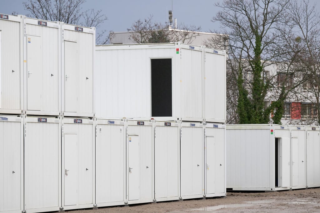 In Dresden werden Wohncontainer für Flüchtlinge abgebaut, weil der Bedarf zurückgeht. (Archivbild)