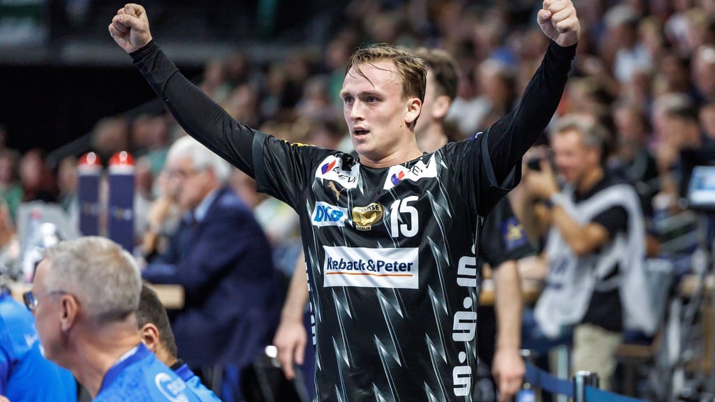 Füchse-Spielmacher Tobias Gröndahl steuerte sechs Tore zum Pokalerfolg bei. (Archivbild)