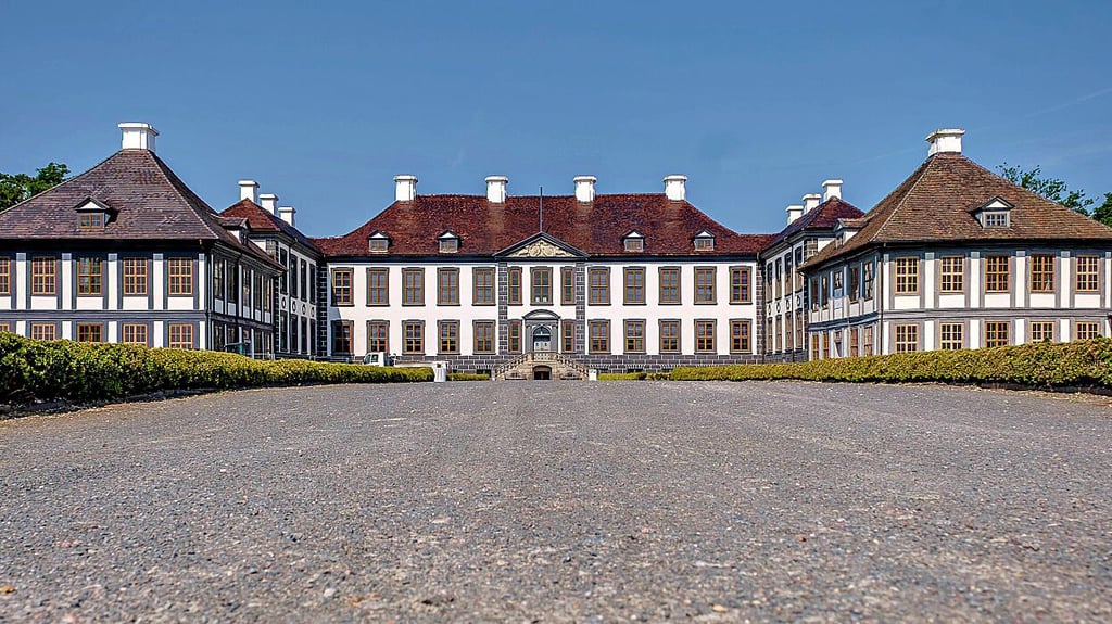 Auf dem Ehrenhof von Schloss Oranienbaum wird am 11. November der diesjährige Martinsumzug starten.