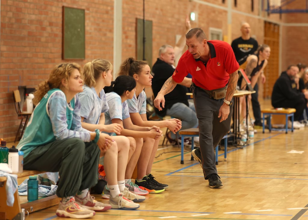 Marco Klingberg leitet mit Christian Steinwerth die USC-Damen zum Erfolg an.