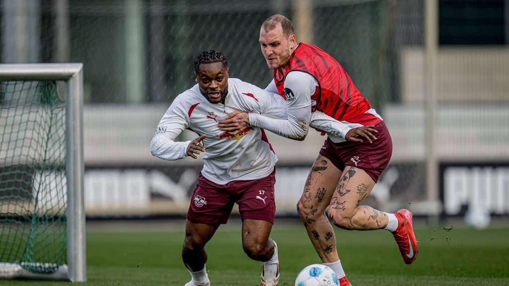 David Raum und Ridle Baku im Training von RB Leipzig.