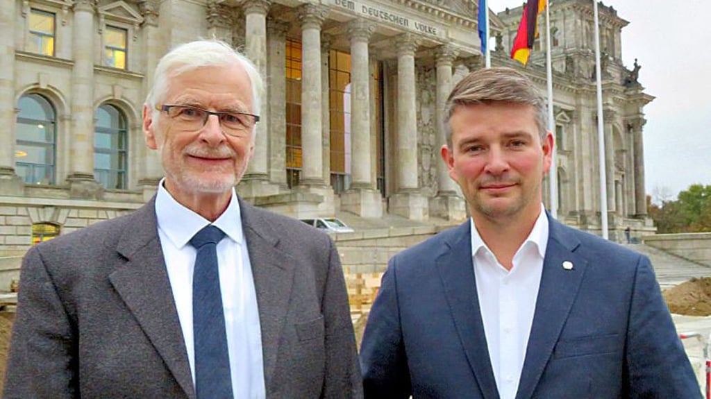 Die Ex-Bundestagsabgeordneten Herbert Wollmann (SPD, links) und Marcus Faber (FDP) aus Stendal. 