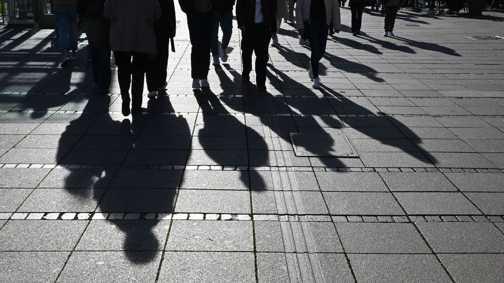 Generell stellen die Wissenschaftler „Gewöhnungseffekte und Normalisierung“ bei rechtsextremen Einstellungen fest. (Symbolbild)