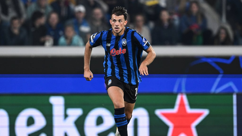 Lazar Samardzic zieht bei Bergamo im Mittelfeld die Fäden.