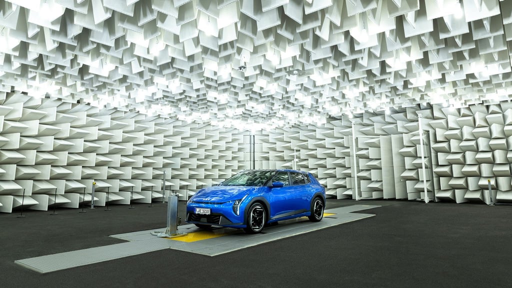 Die neue Semi-Absorber-Kammer ermöglicht Hyundai umfangreiche Autotests in einer technisch definierten Umgebung.