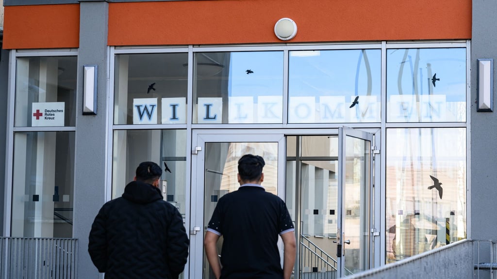 Asylbewerber bekommen in den Übergangseinrichtungen unter anderem Sprachkurse.