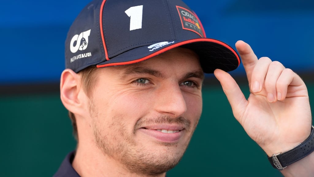 Titelverteidiger Max Verstappen in der Rolle des Jägers - er bleibt entspannt.