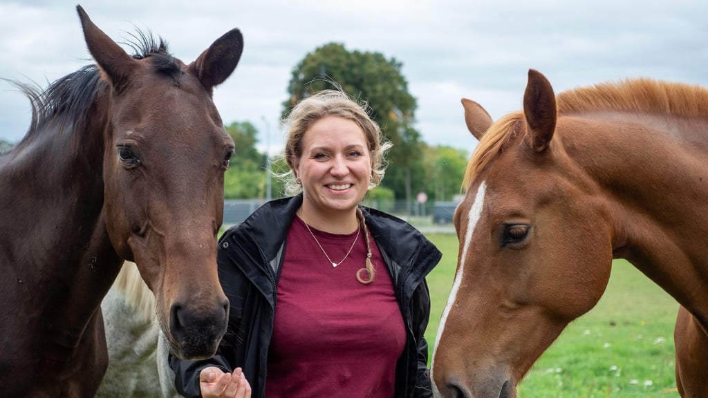 Sie brach ihr Tiermedizinstudium ab, um Landwirtin zu werden. Jasmina Neumann zeigt, wie moderne Landwirtschaft heute funktioniert.&nbsp;