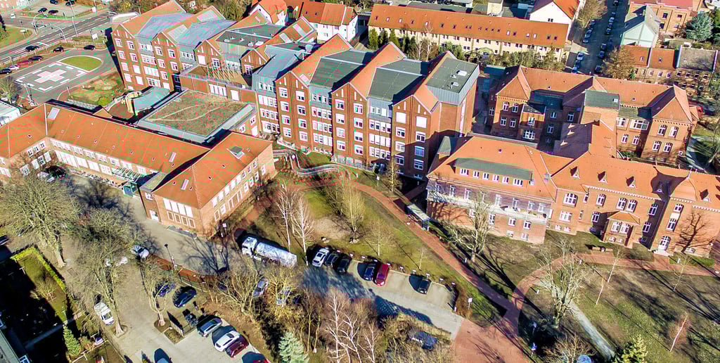 Eine Luftaufnahme des Altmark-Klinikums in Salzwedel.