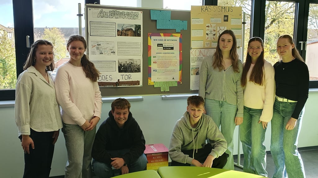 Die Schüler des inzwischen neunten Jahrgangs präsentieren ihre Erkenntnisse zum Thema „Rassismus – gestern und heute“.