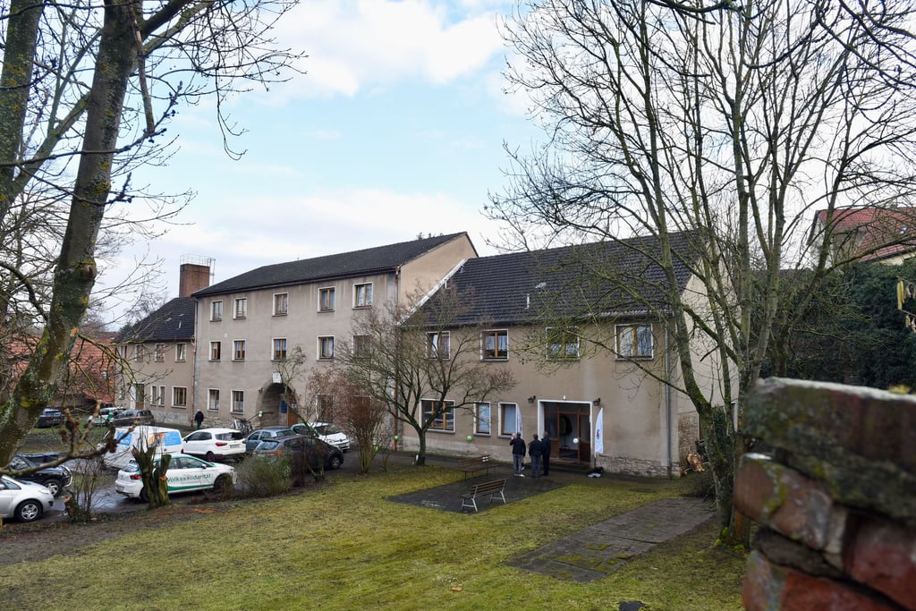 Der Marstall gehörte zum Rittergut in Gerbstedt. Er dient bereits als Begegnungszentrum und auch eine Keramikwerkstatt ist dort untergebracht. Allerdings ist das Haus in die Jahre gekommen und nicht barrierefrei.