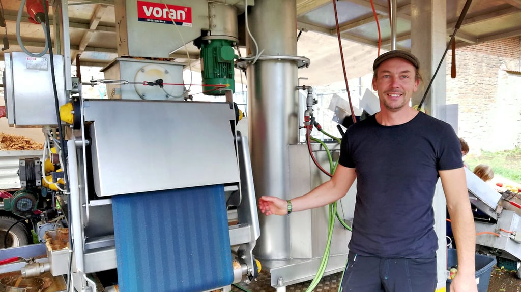 So schaut die mobile Mosterei von Daniel Hagenauer aus. Seit zehn Jahren tourt er damit übers Land. In Draschwitz hat er sein Domizil.  