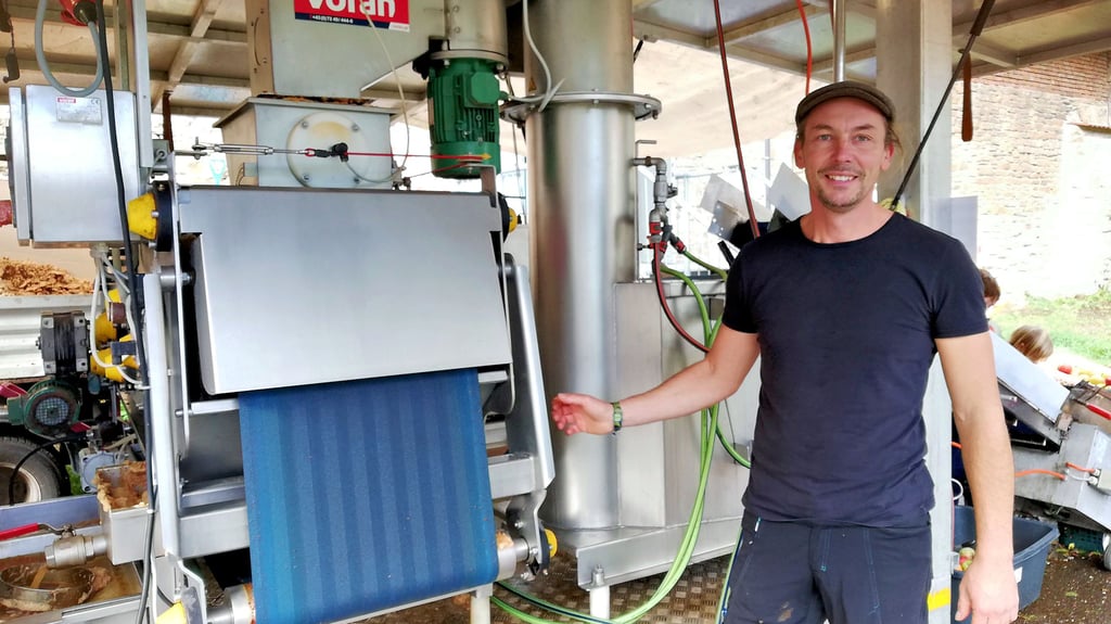 So schaut die mobile Mosterei von Daniel Hagenauer aus. Seit zehn Jahren tourt er damit übers Land. In Draschwitz hat er sein Domizil.