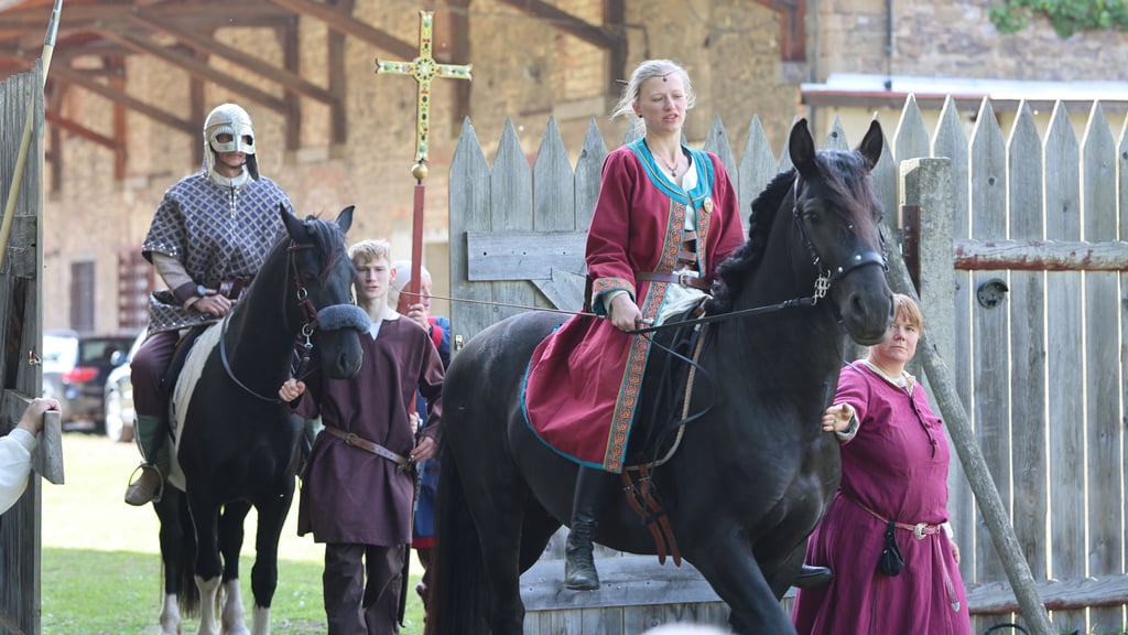 Beim Jubiläumsfest „1.200 Jahre Kloster Wendhusen“ zeigten die Vereinsmitglieder ein szenisches Spiel. 
