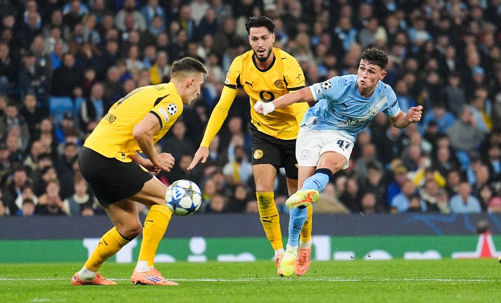 Foden (rechts) bekam für seine Leistung gegen Dortmund international viel Anerkennung.