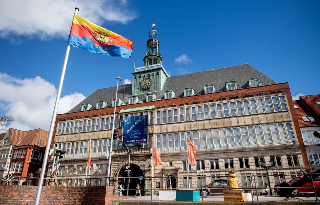 Die Stadtverwaltung in Emden zieht personelle Konsequenzen nach Ermittlungen gegen vier ihrer Mitarbeiter wegen des Verdachts der Vorteilsnahme. (Archivfoto)