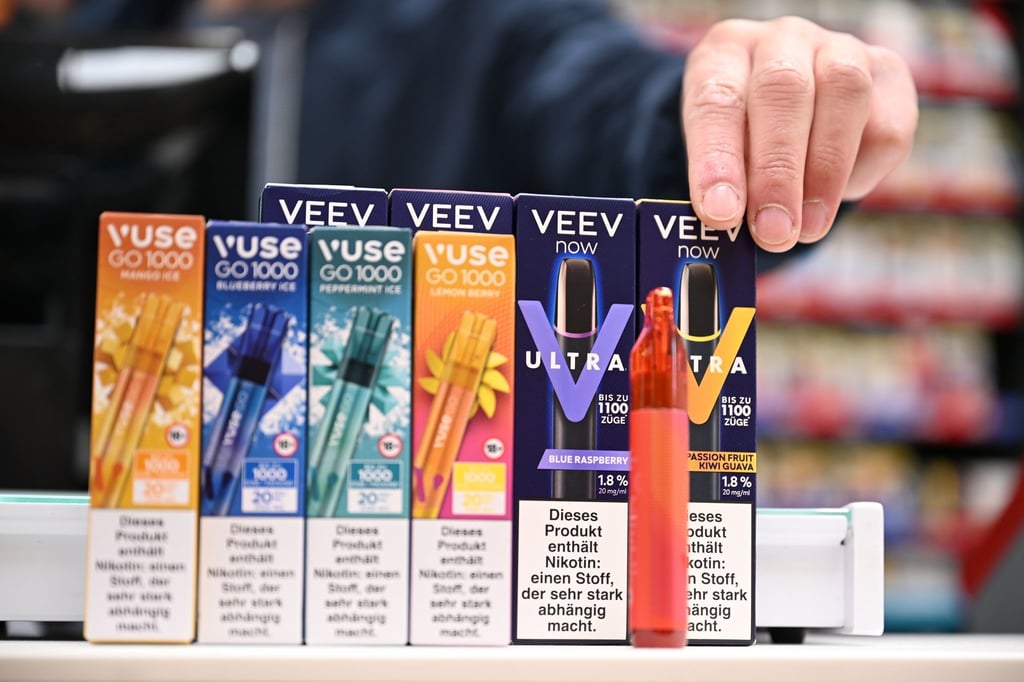 Sie sind bunt designt und haben Geschmacksrichtungen wie „Watermelon Ice“ oder „Classic Mint“: Einweg-E-Zigaretten von Philip Morris (Marke Veev) und British American Tobacco (Vuse).